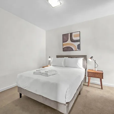 Cirque Apartments Brisbane Room photo